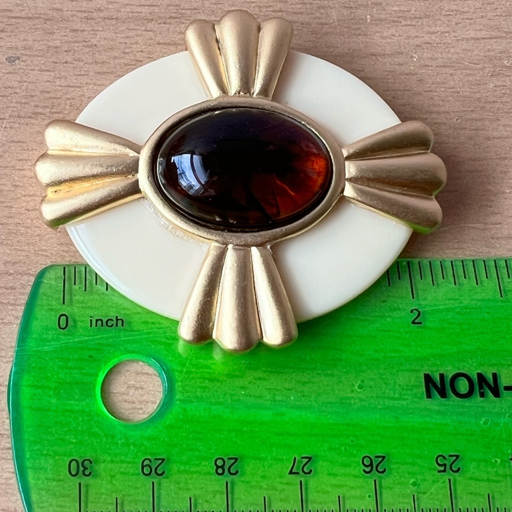 VINTAGE YSL YVES SAINT LAURENT CREAM TORTOISE MALTESE CROSS BROOCH PIN STATEMENT - Picture 9 of 16